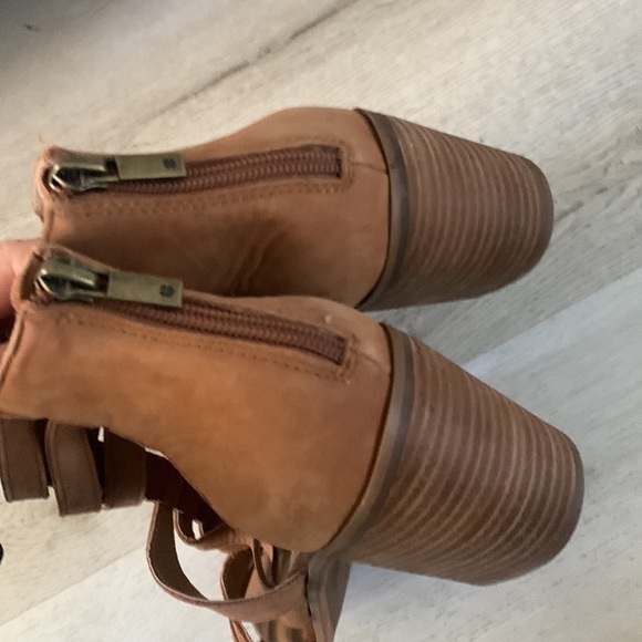 LUCKY BRAND Kyndrah Leather Strappy Zip Back Heeled Sandal Size 9M in Rust Brown - Picture 6 of 13